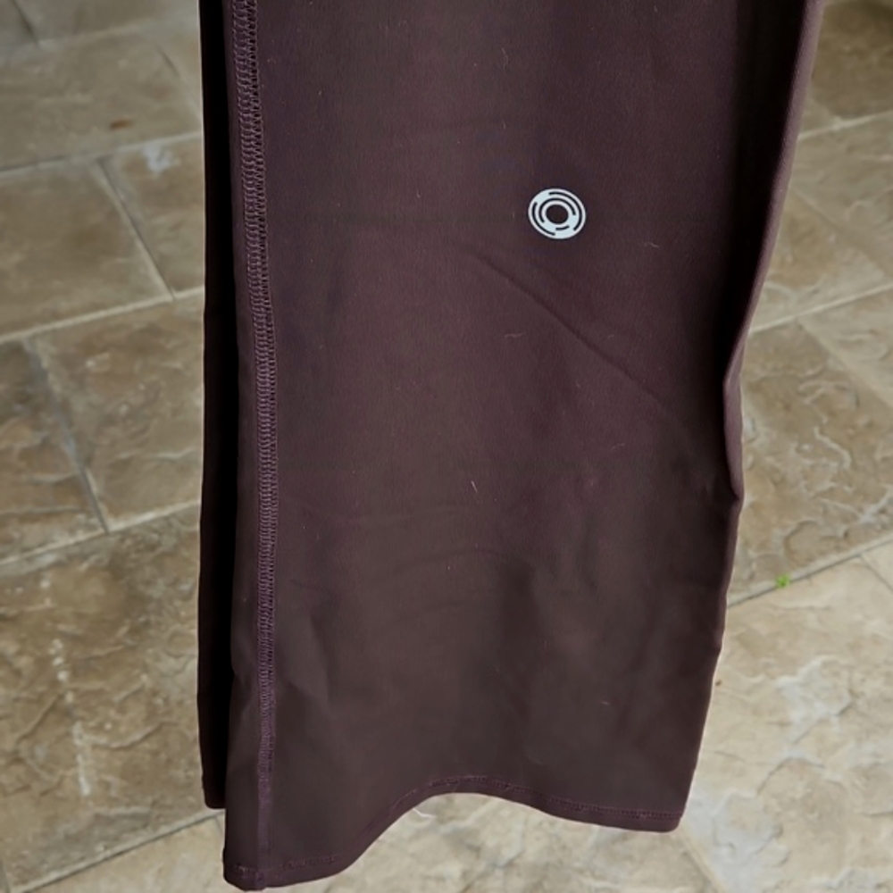 Bloq UV Performance Mid-Rise Flare Bottom Leggings Dark Brown- XS, EUC